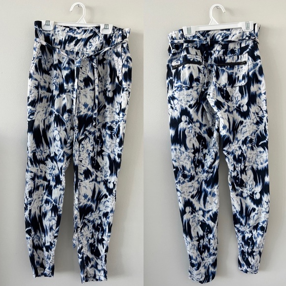 GUESS Blue White Tie Dye Tapered Pants Size 27 Tie Waist Lightweight Casual - Picture 1 of 3